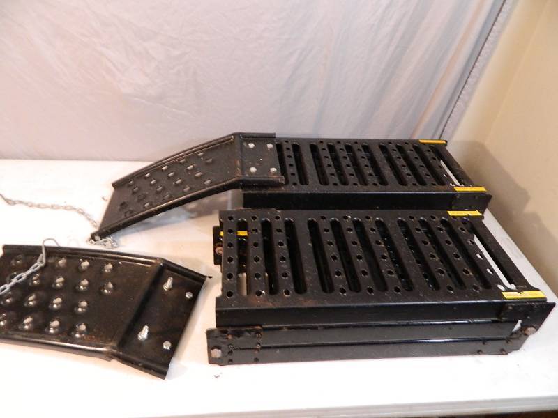 lot 198 image: Pair of Folding Ramps for Pickup