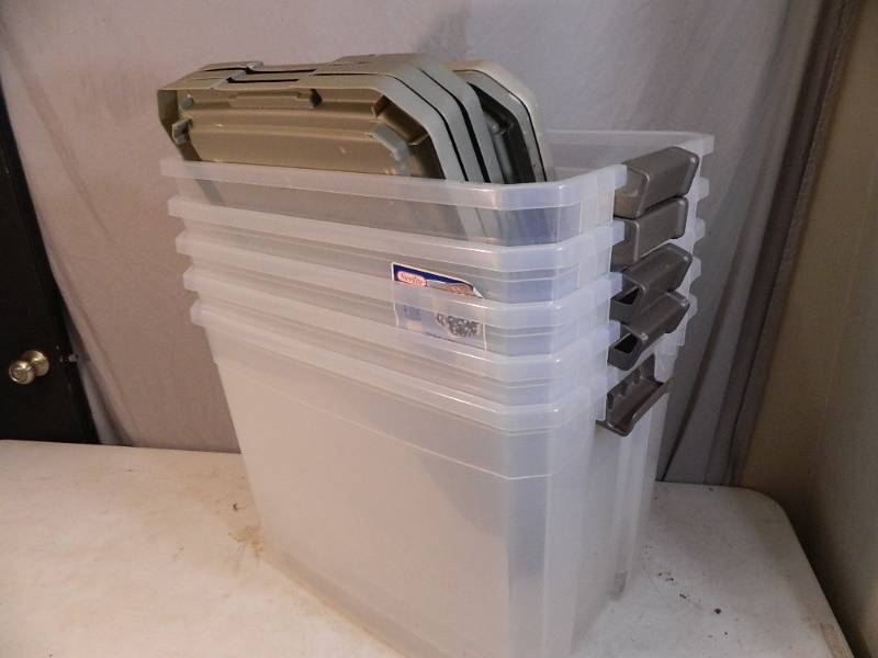 lot 208 image: 5 New Totes with Lids