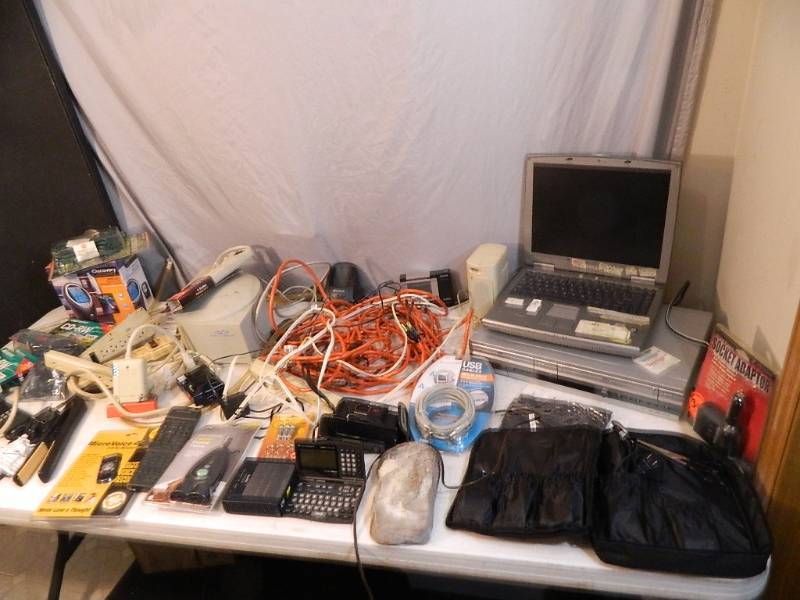 lot 209 image: Assorted Electronics