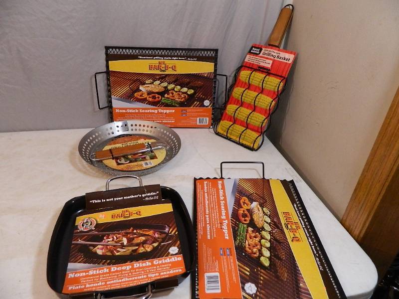 lot 211 image: New BBQ Accessories