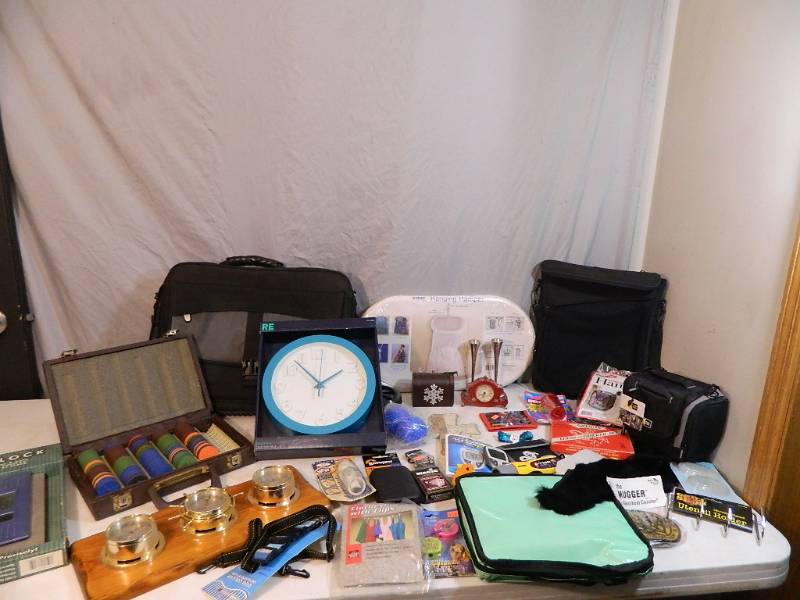lot 212 image: New Atomic Clock, Decor, and More