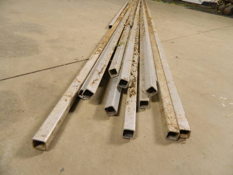 lot 4 image: 13 pcs 34 inch Square Aluminum Tube Stock