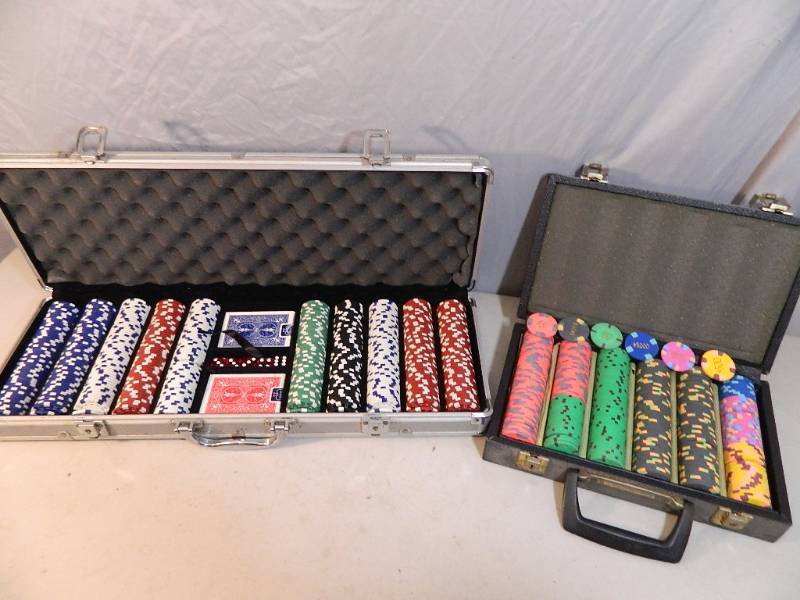lot 73 image: 2 Poker Chip Sets with Cases