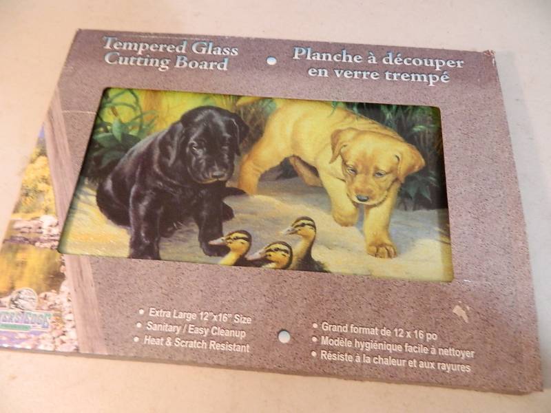 lot 86 image: New Lab Puppy Cutting Board