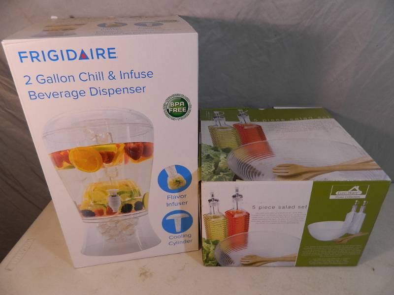 lot 89 image: New Beverage Dispenser and Salad Set
