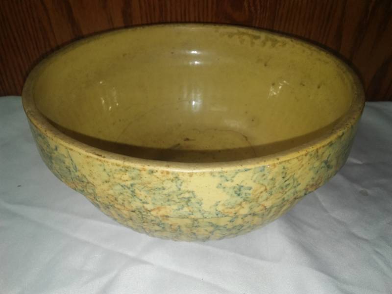 lot 11 image: Red Wing Saffron Ware.