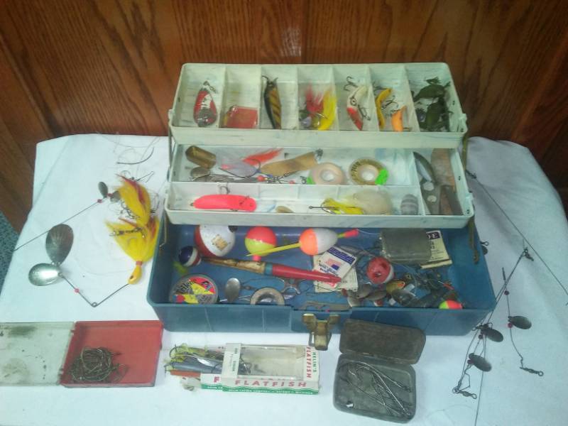 lot 17 image: Full tackle box