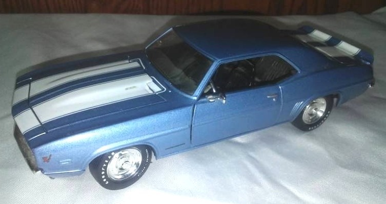 lot 18 image: Chevrolet Camaro Chevy 1 25 Scale.