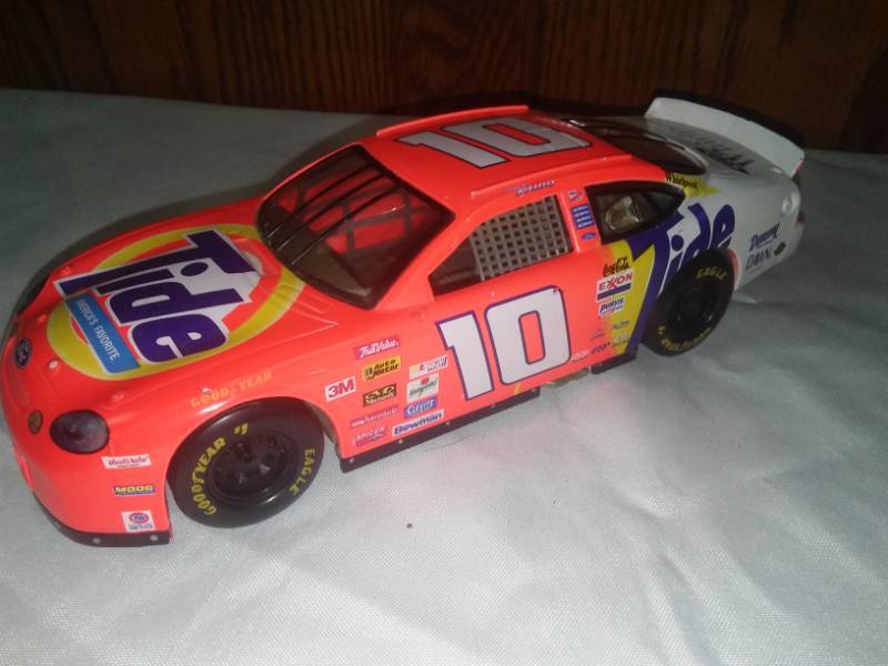 lot 19 image: NASCAR ford Racing Champions #10 Tide