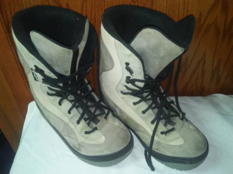 lot 57 image: Men  s Kingpin Winter Boots