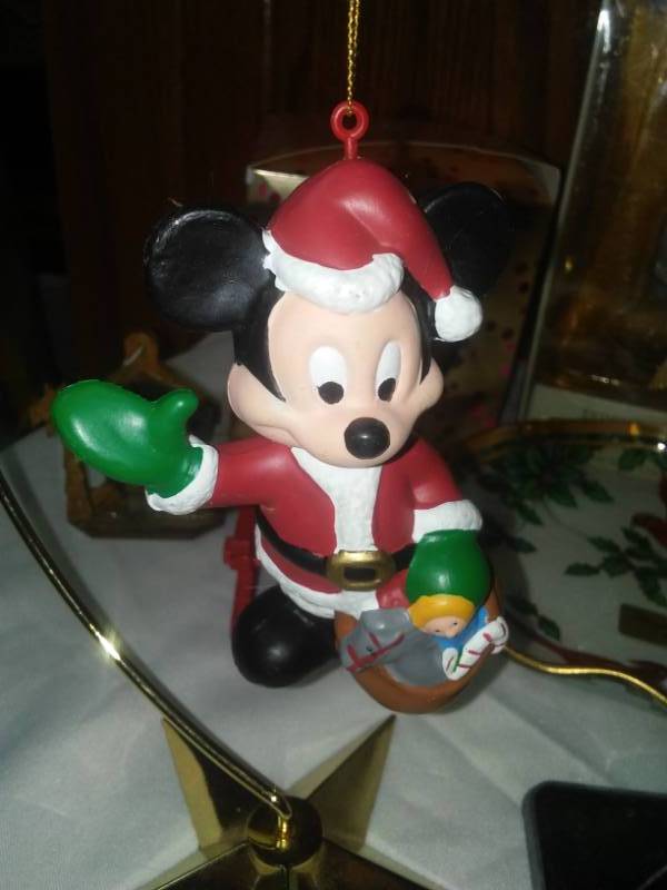 lot 68 image: Christmas Cluster Mickey Mouse and more.
