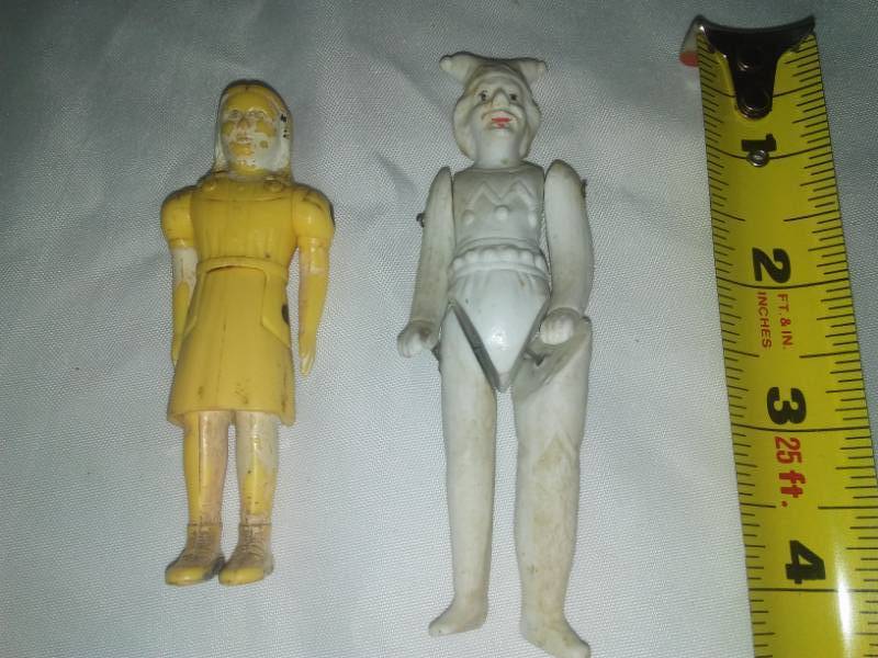 lot 69 image: 2 Vintage wired figurines.