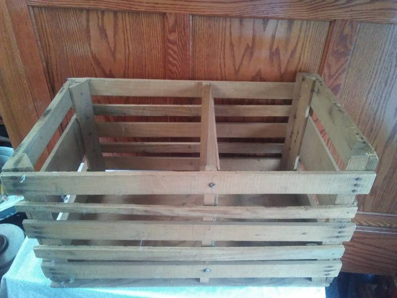 lot 34 image: Vintage Wood Crate