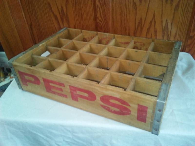 lot 35 image: Pepsi Pepsi - Cola 24 bottle wood Crate.