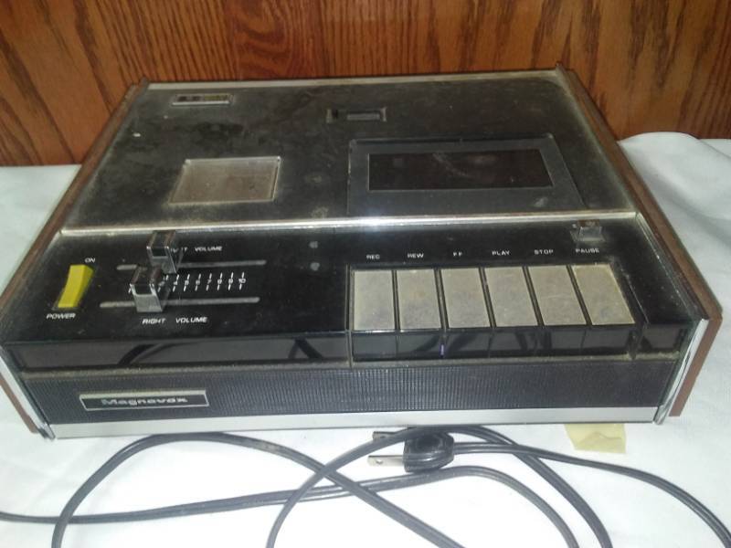 lot 42 image: Magnavox Cassette Player