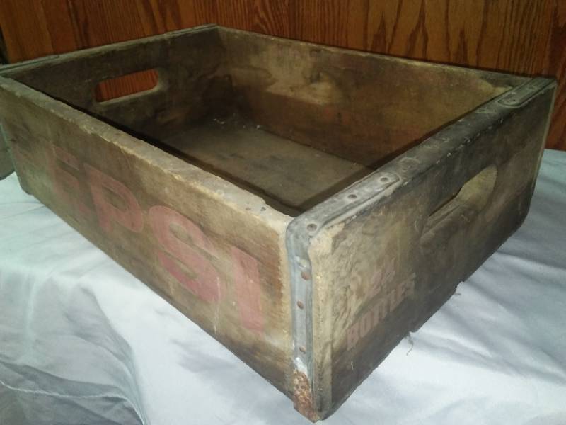 lot 50 image: Vintage Pepsi Crate