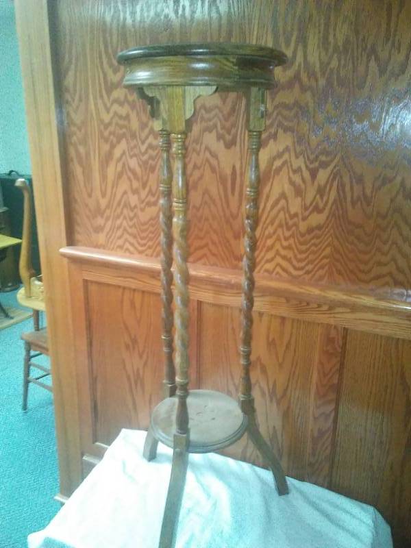 lot 81 image: Plant Stand Oak