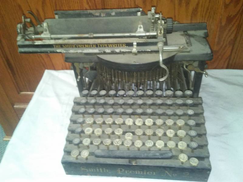 lot 84 image: Smith Premier No. 2 Typewriter  Antique