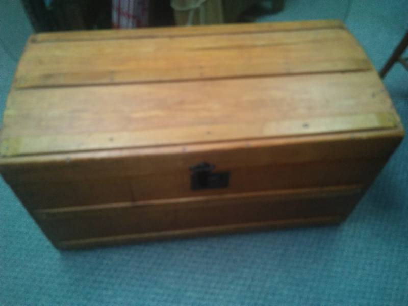 lot 88 image: Vintage Wood Chest