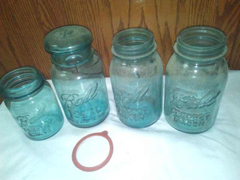 lot 106 image: 4 Blue Ball Canning Jars