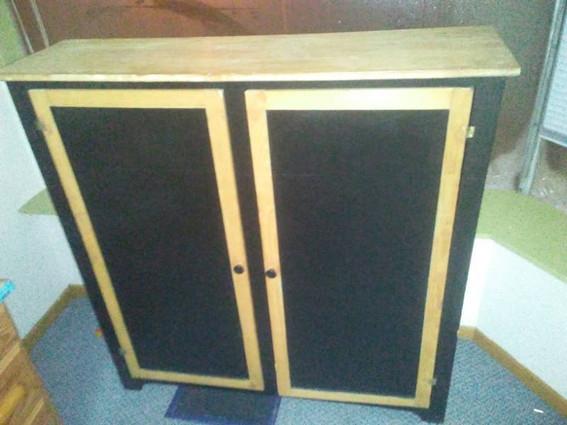 lot 117 image: Vintage Bookshelf with doors