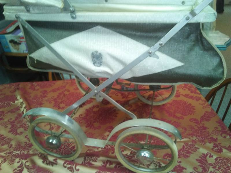 lot 126 image: Baby Stroller buggy Vintage