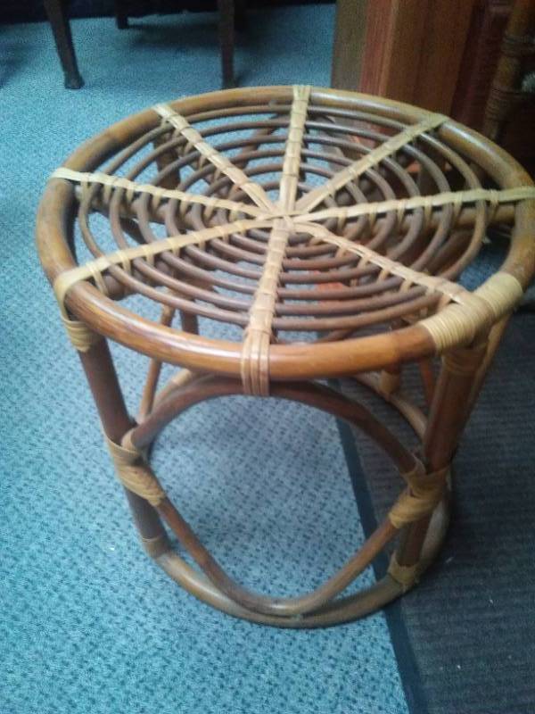 lot 127 image: Rattan 3 piece table  Stools