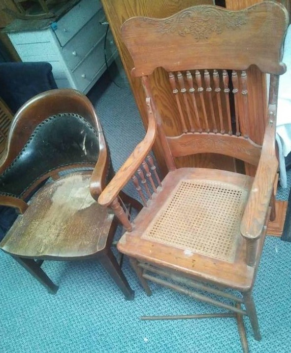 lot 129 image: 2 Antique Chairs