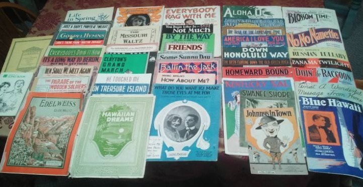lot 133 image: Antique  Vintage Sheet Music - Huge Lot.