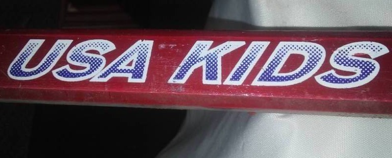 lot 112 image: 6 Hockey Sticks Kids