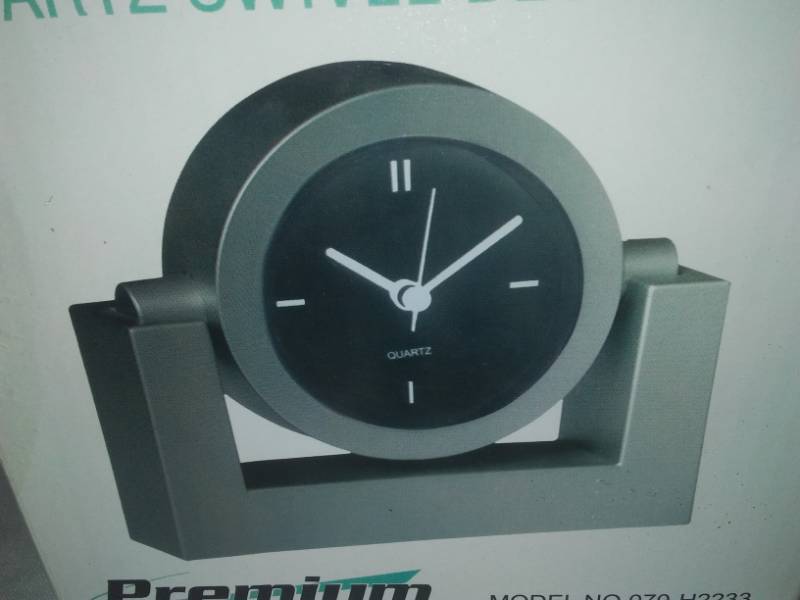 lot 103 image: 2 Quartz clocks.