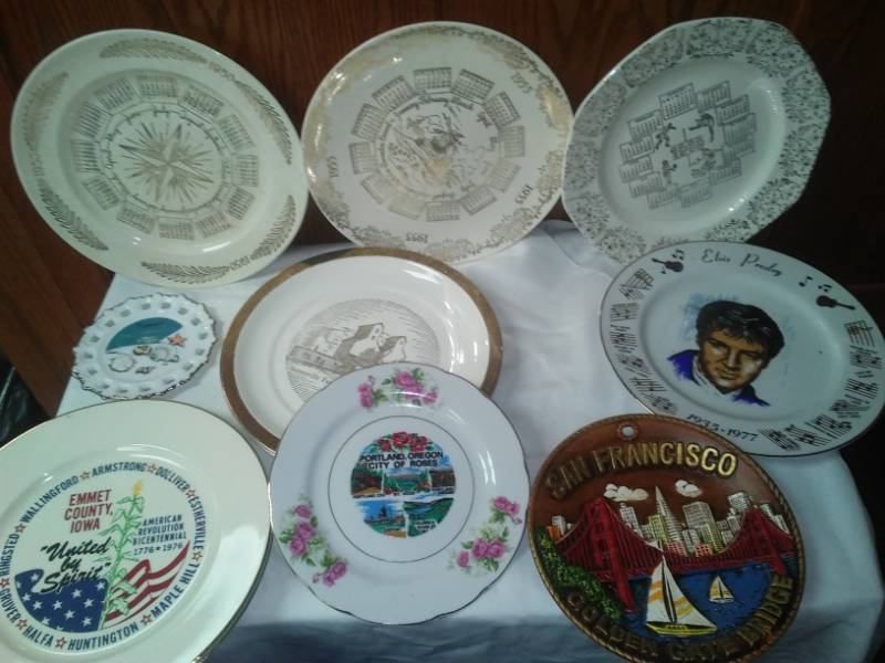 lot 141 image: Collectible Porcelain Plates