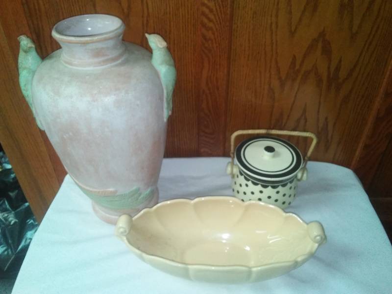 lot 164 image: 3 pieces pottery  excellent.