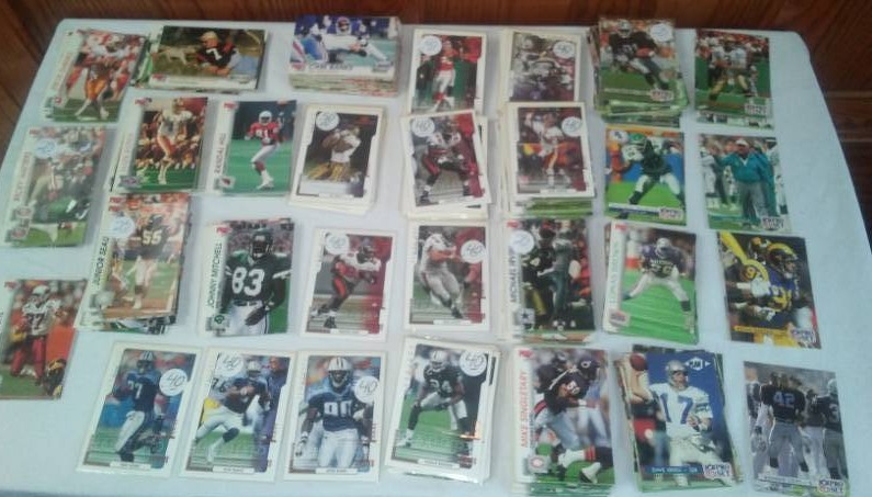 lot 185 image: NFL Trading Cards  Superstars. 380 cards