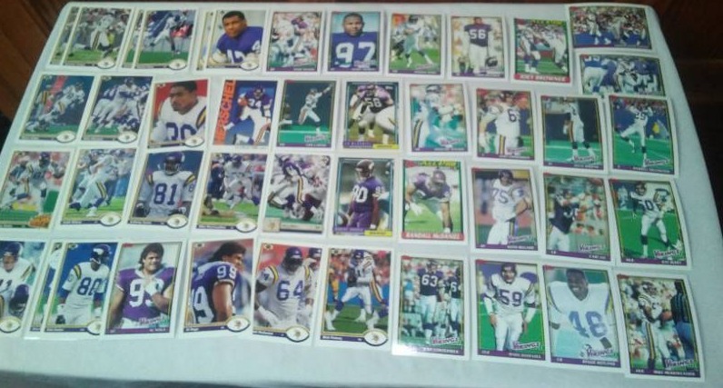 lot 210 image: MN Vikings Trading Cards