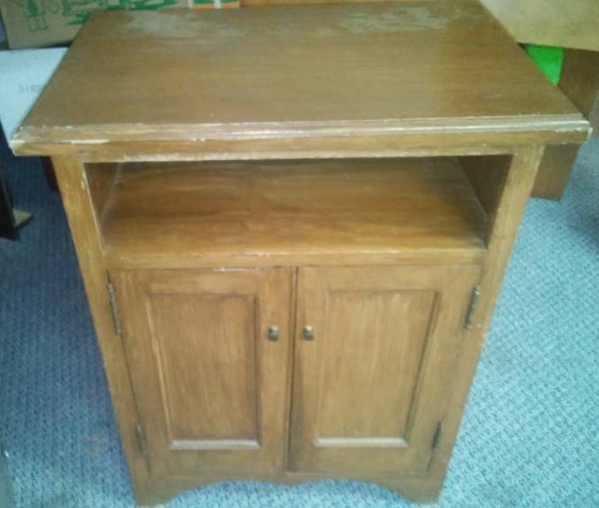 lot 220 image: Small Bookcase Table.