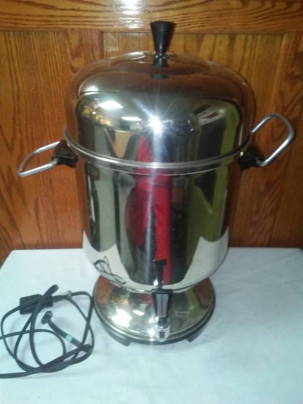 lot 225 image: Farberware Automatic Percolator 30 cup,