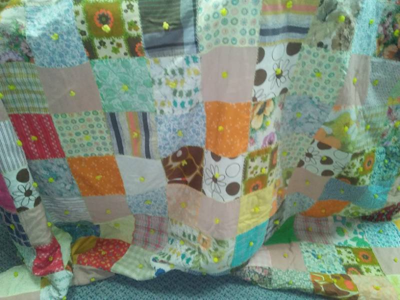 lot 232 image: Vintage Quilt 7  X 6. 5,