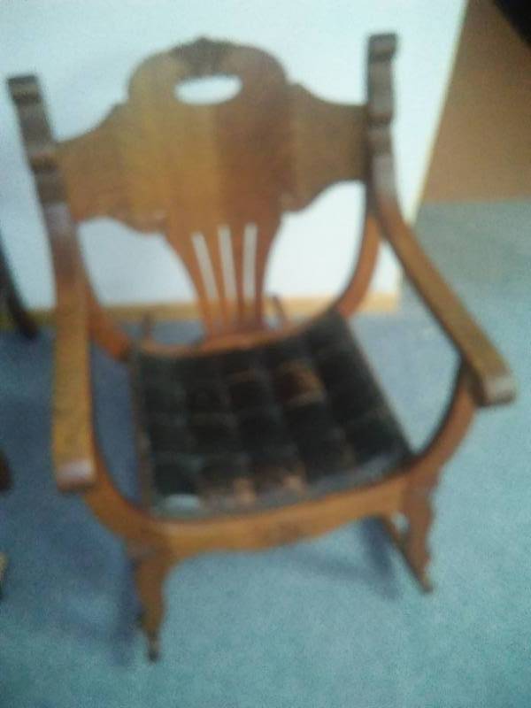 lot 236 image: Antique Rocking Chair, Cross Cut Oak, leather seat