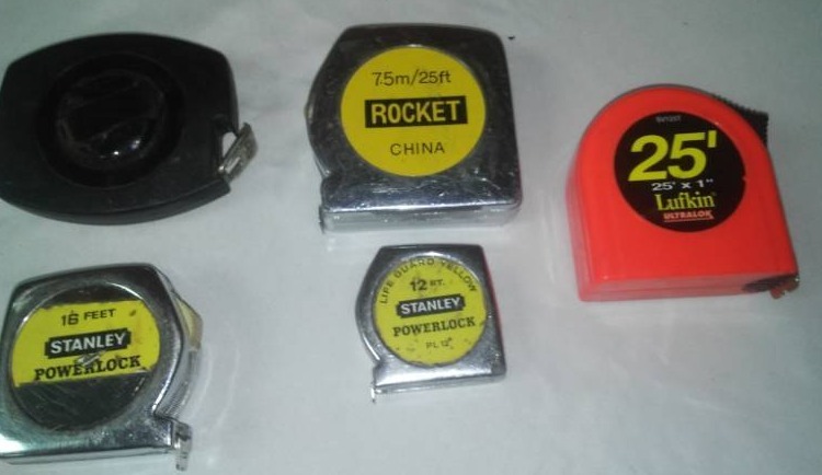 lot 239 image: 5 working tape measures
