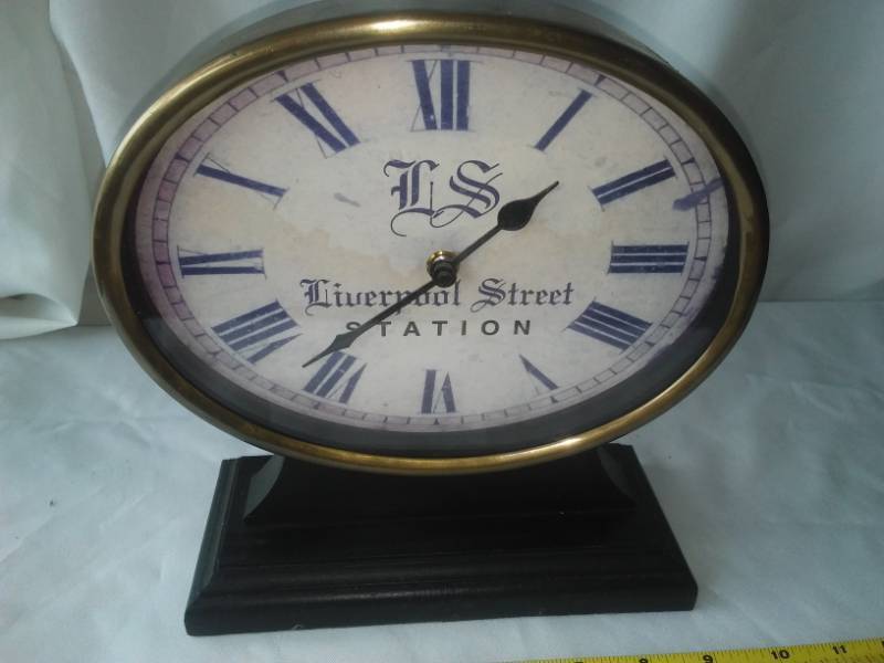 lot 469 image: retro style clock Liverpool Street Station.