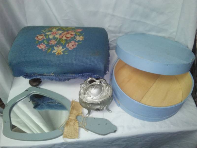 lot 464 image: Vintage and Misc. Decor Value Lot