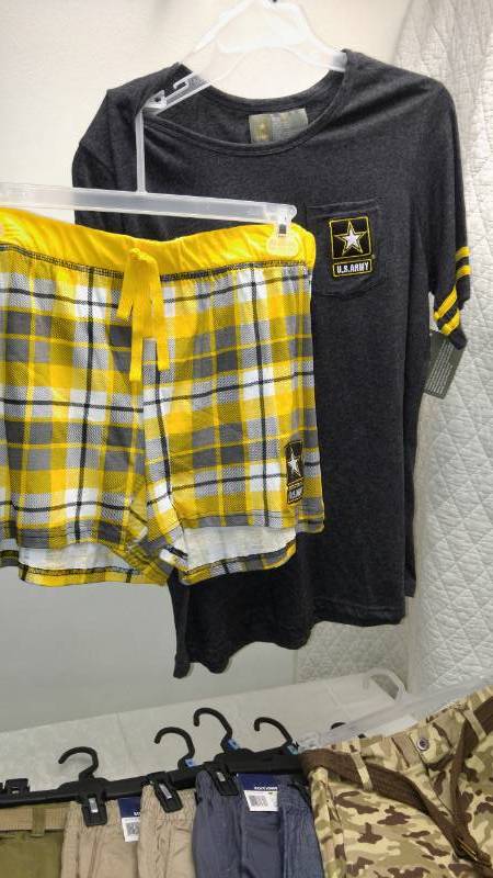lot 494 image: Mens Shorts (7) and more