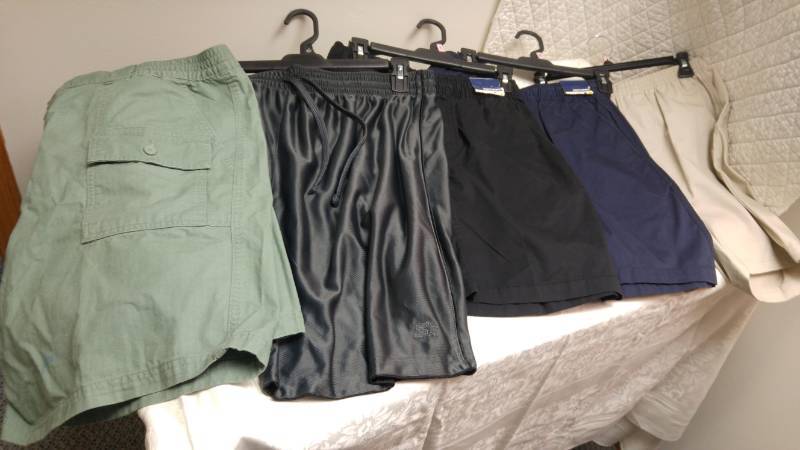 lot 495 image: Mens NWT Clothing (10)