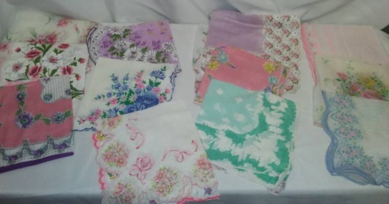 lot 516 image: Vintage antique handkerchiefs over 60