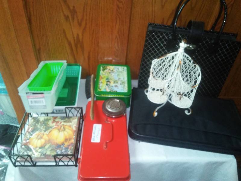 lot 565 image: Miscellaneous storage containers and more