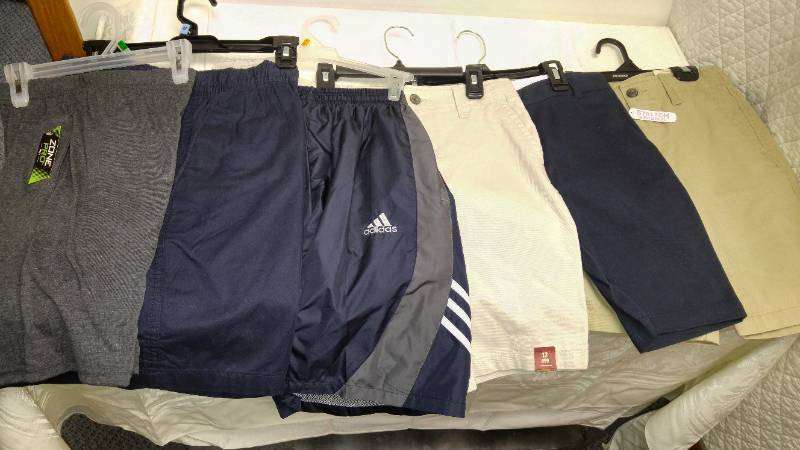 lot 497 image: Boys NWT Cloting (9)