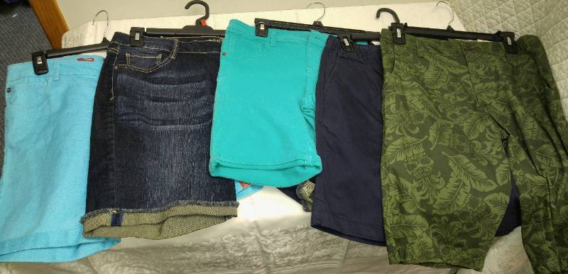 lot 499 image: Boys NWT Cloting (12)