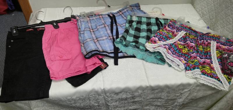 lot 507 image: NWT clothing (9)