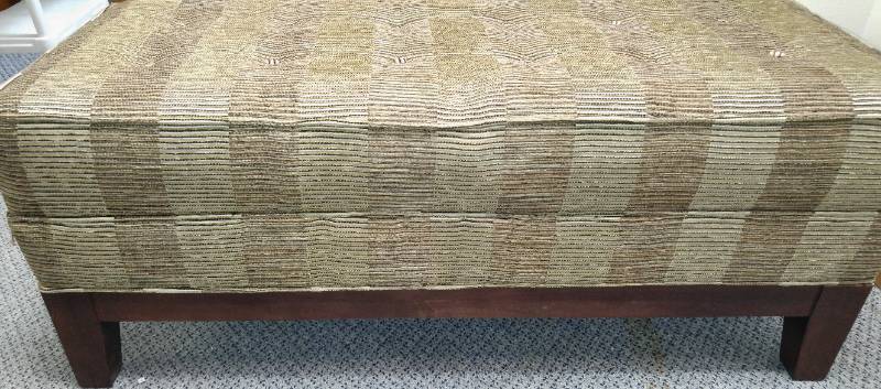 lot 519 image: Upholstered Bench Seating
